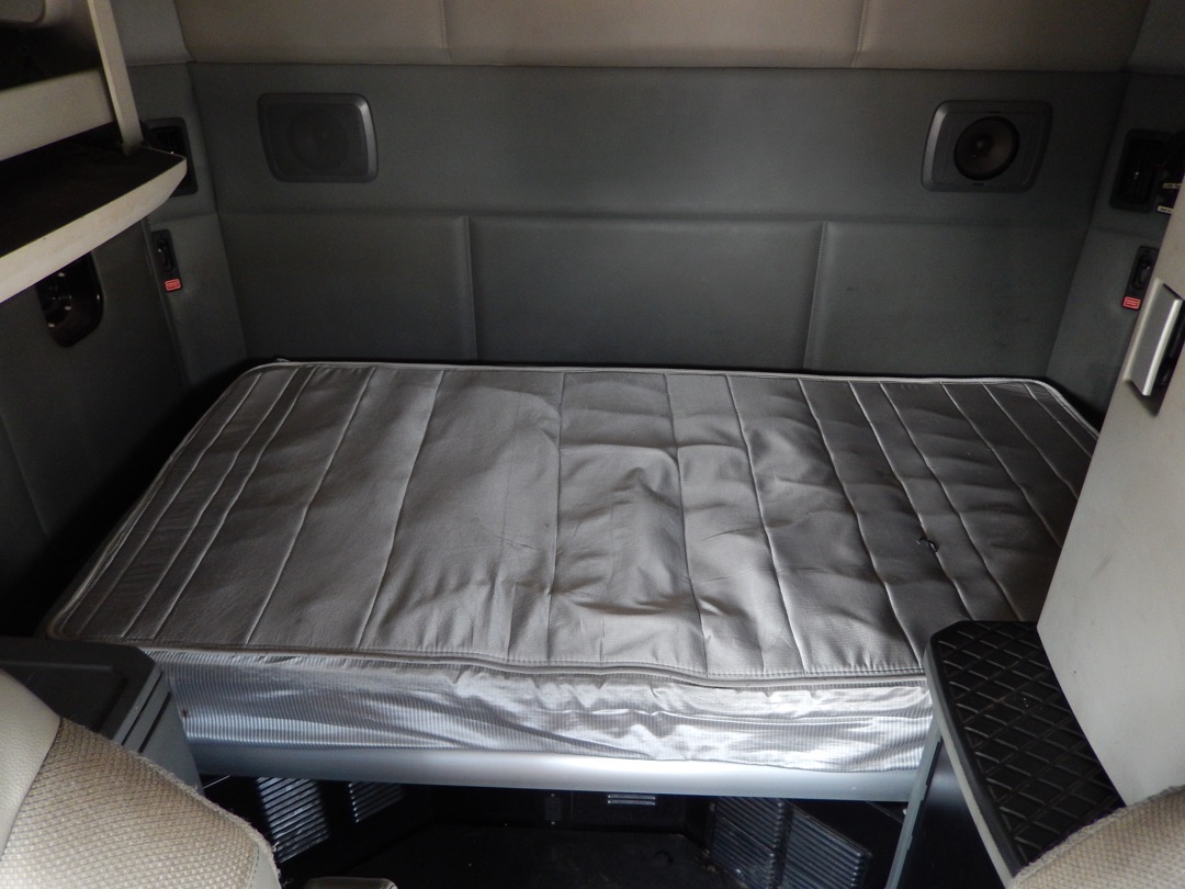 2017 KENWORTH T680 - Image 18